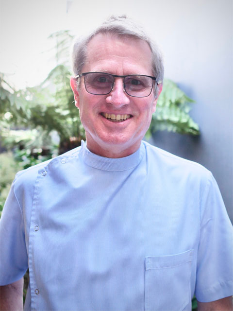 Dr Peter Sicklemore dentist